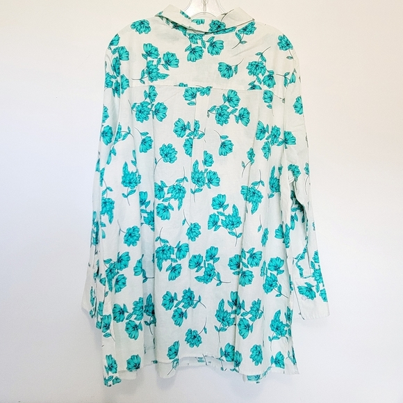 Woman within floral shirt - Picture 2 of 3